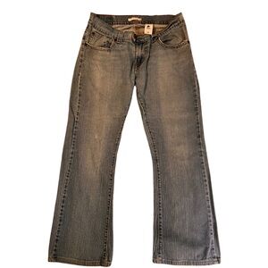 ADORABLE Vintage Levi’s 542 ❤️Low Flare, relaxed fit, slightly distressed